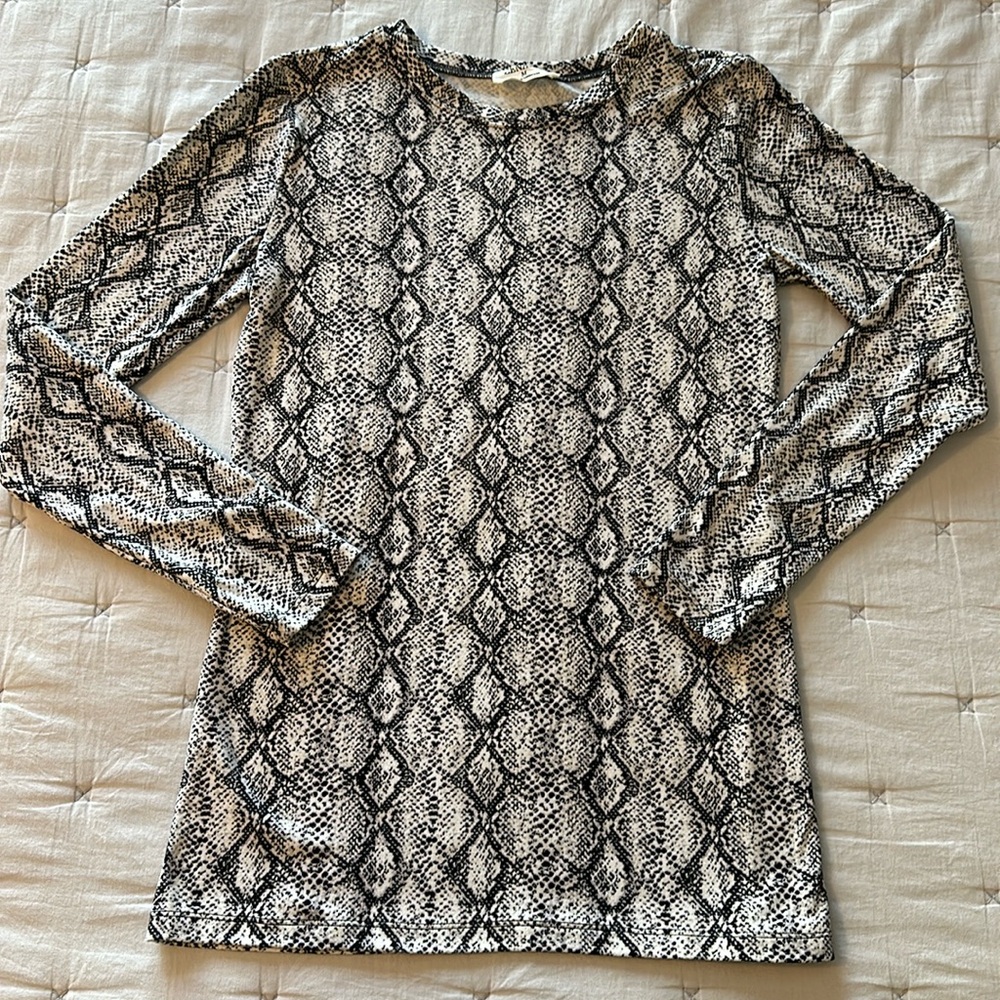 💕 2 for $15 - Reptile print Zenana long sleeve